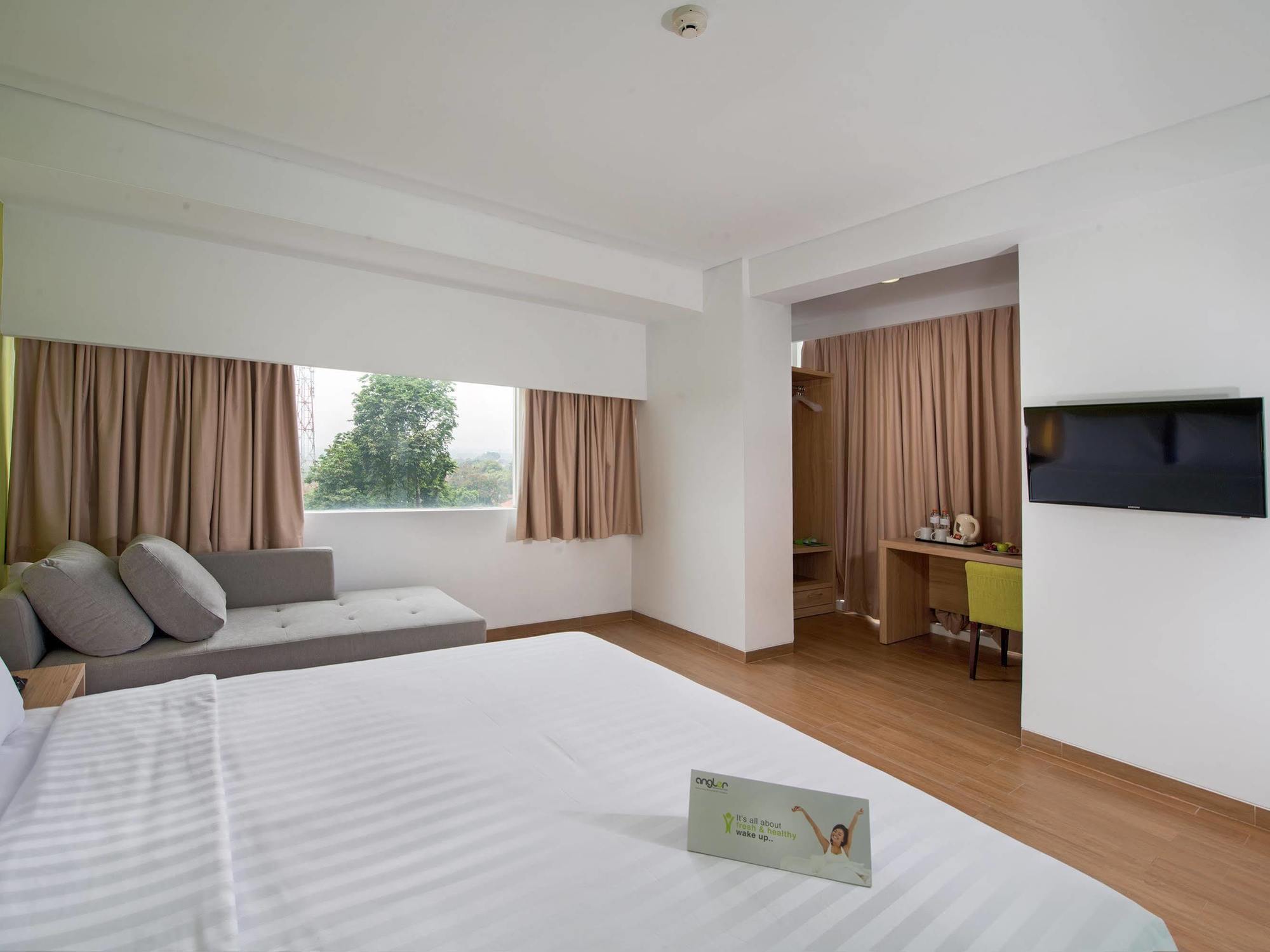Whiz Prime Hotel Pajajaran Bogor Exterior foto